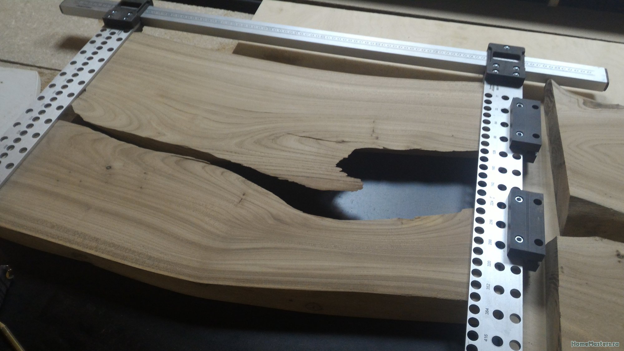 Image - DIY wheel repair on a suitcase