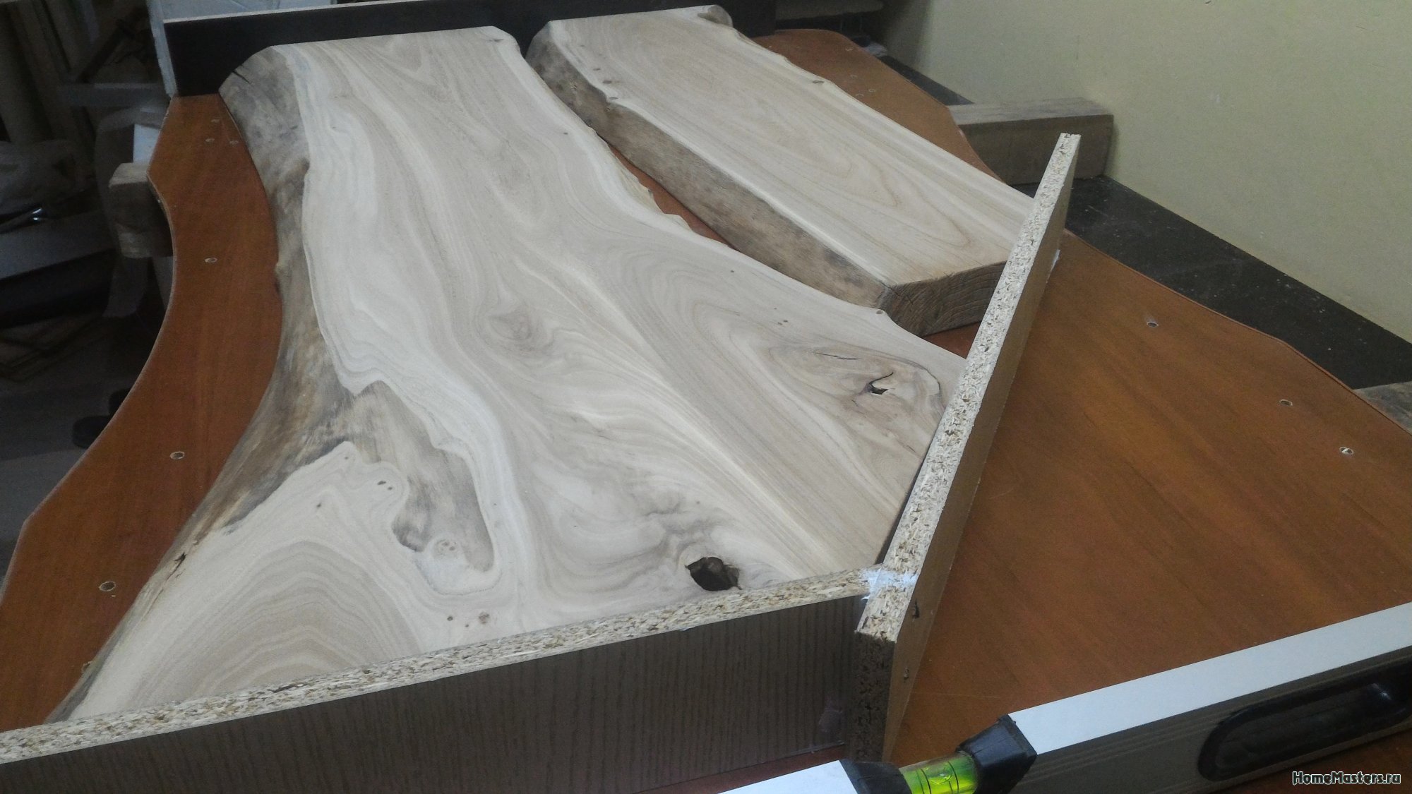Image - DIY wheel repair on a suitcase