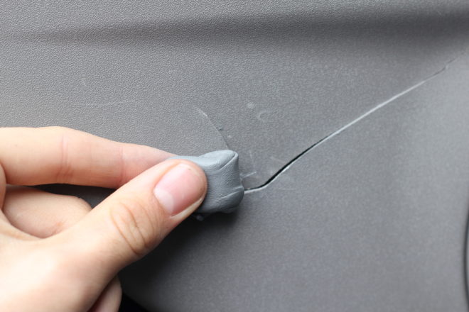 Image - DIY repair of scratches on the plastic of the car interior