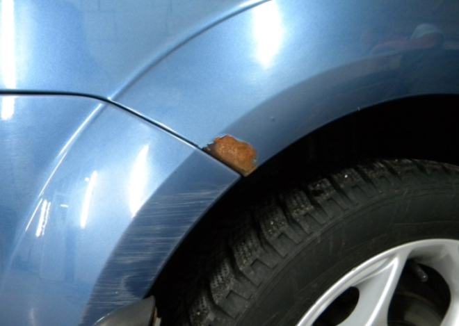 Image - DIY repair of scratches on a car with a pencil