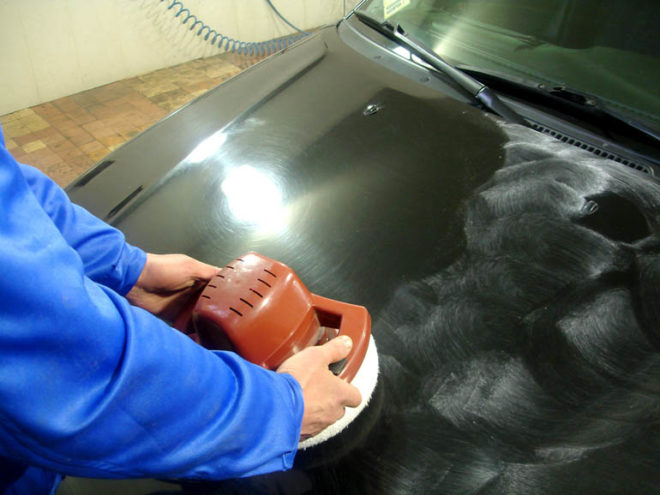 Image - DIY repair of scratches on a car with a pencil