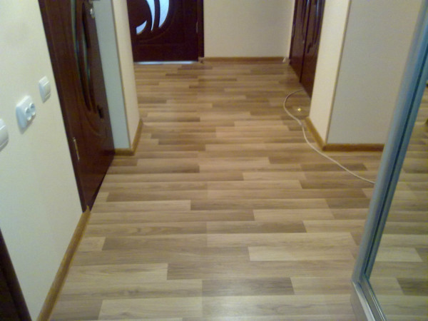 Image - DIY repair in a narrow hallway