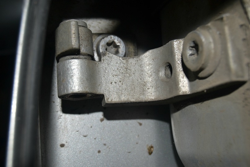 Image - DIY car door hinge repair