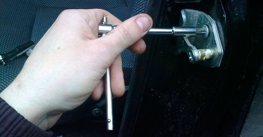 Image - DIY car door hinge repair