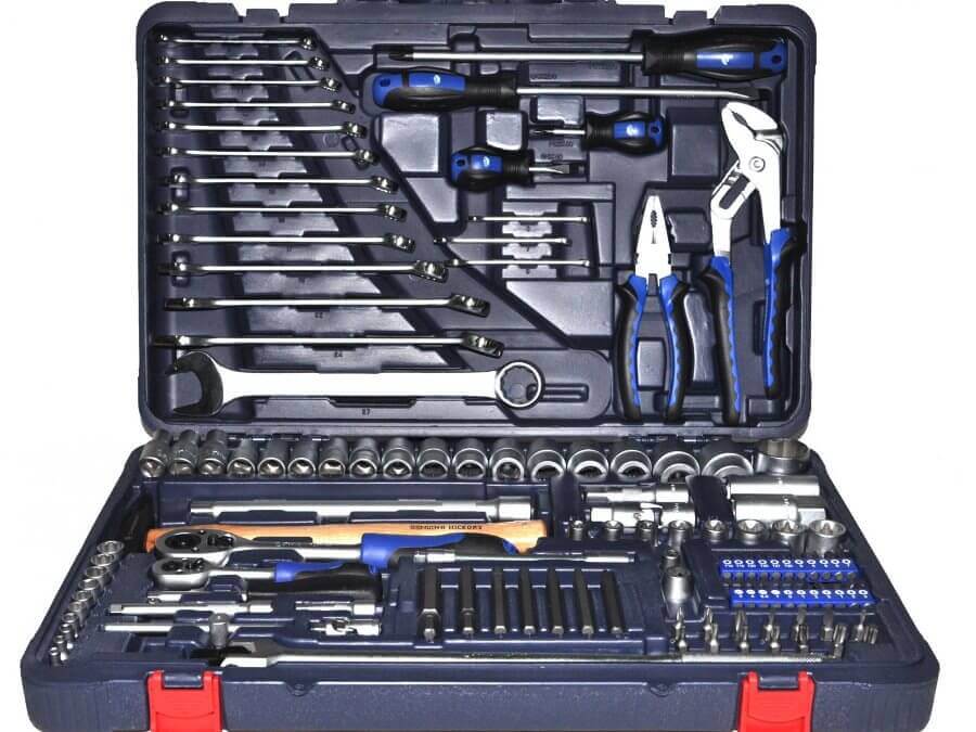 Image - Do-it-yourself rolling board for car repair
