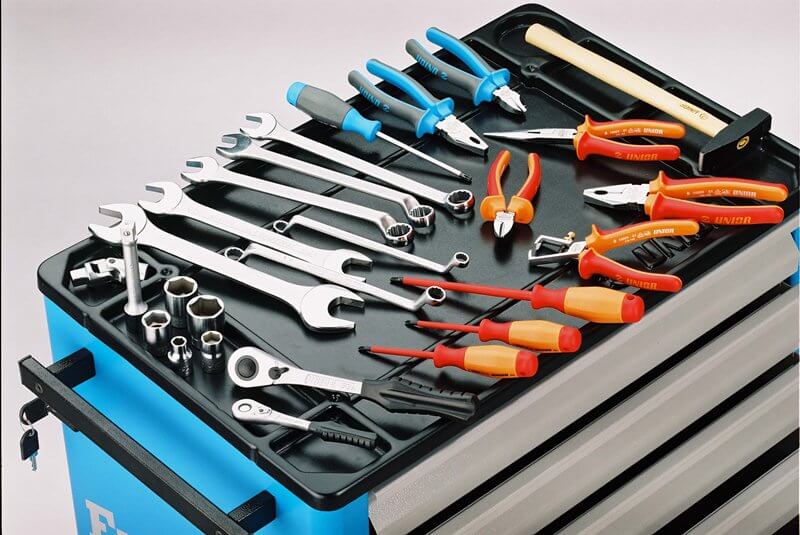 Image - Do-it-yourself rolling board for car repair