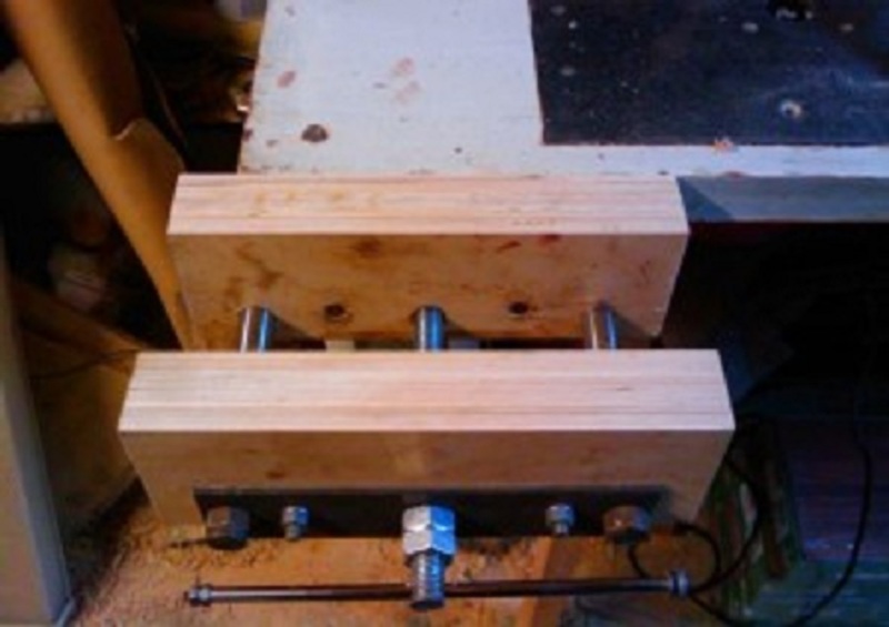 Image - Do-it-yourself repair of a large locksmith vise