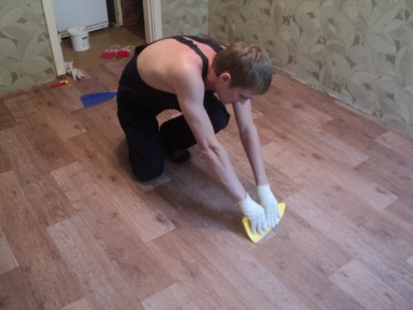 Image - Do-it-yourself linoleum seam repair