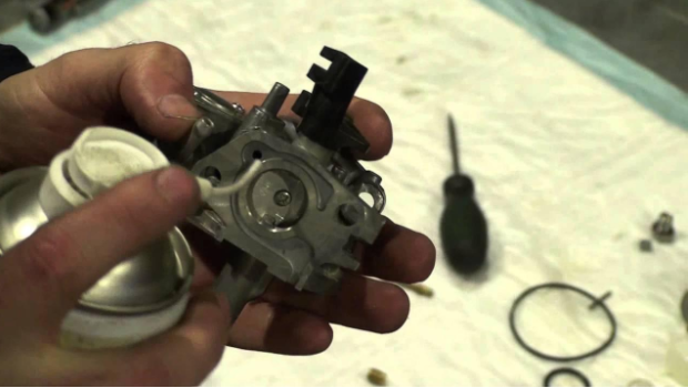Image - Do-it-yourself cultivator carburetor repair