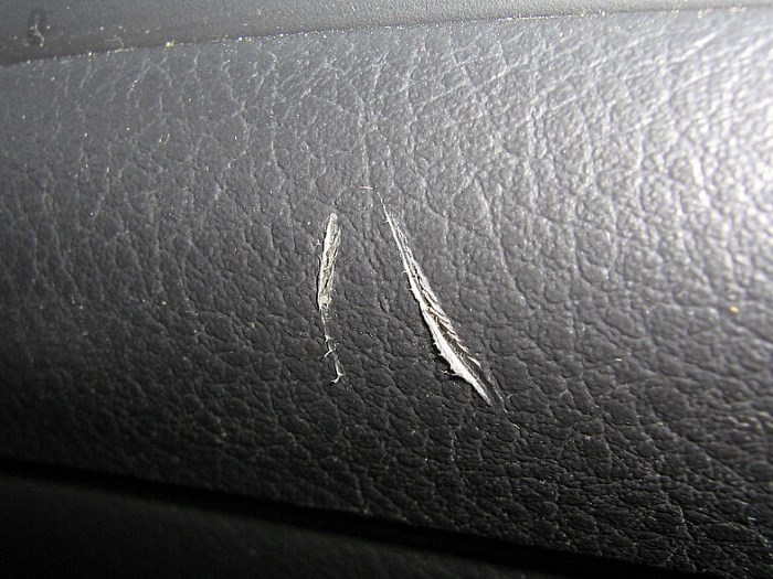 Image - DIY repair of scratches on the plastic of the car interior