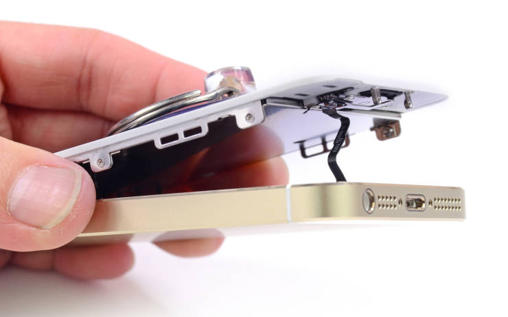 Obrázek - Pruhy na obrazovce opravy iPhone 6 DIY