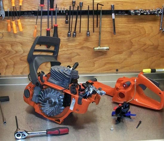 Image - Do-it-yourself chainsaw carver repair