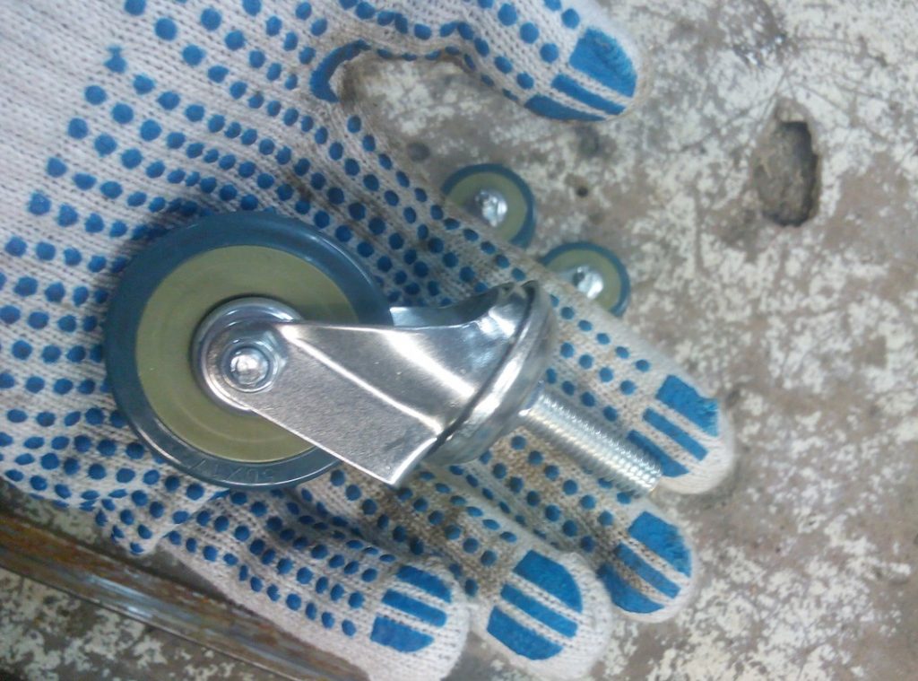 Image - Do-it-yourself rolling board for car repair