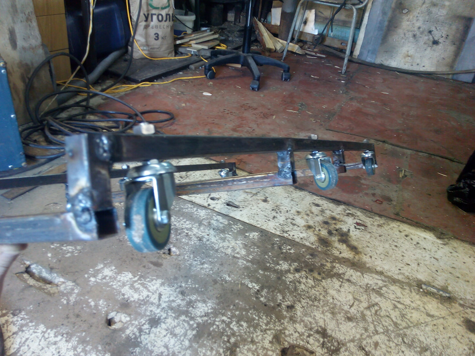 Image - Do-it-yourself rolling board for car repair
