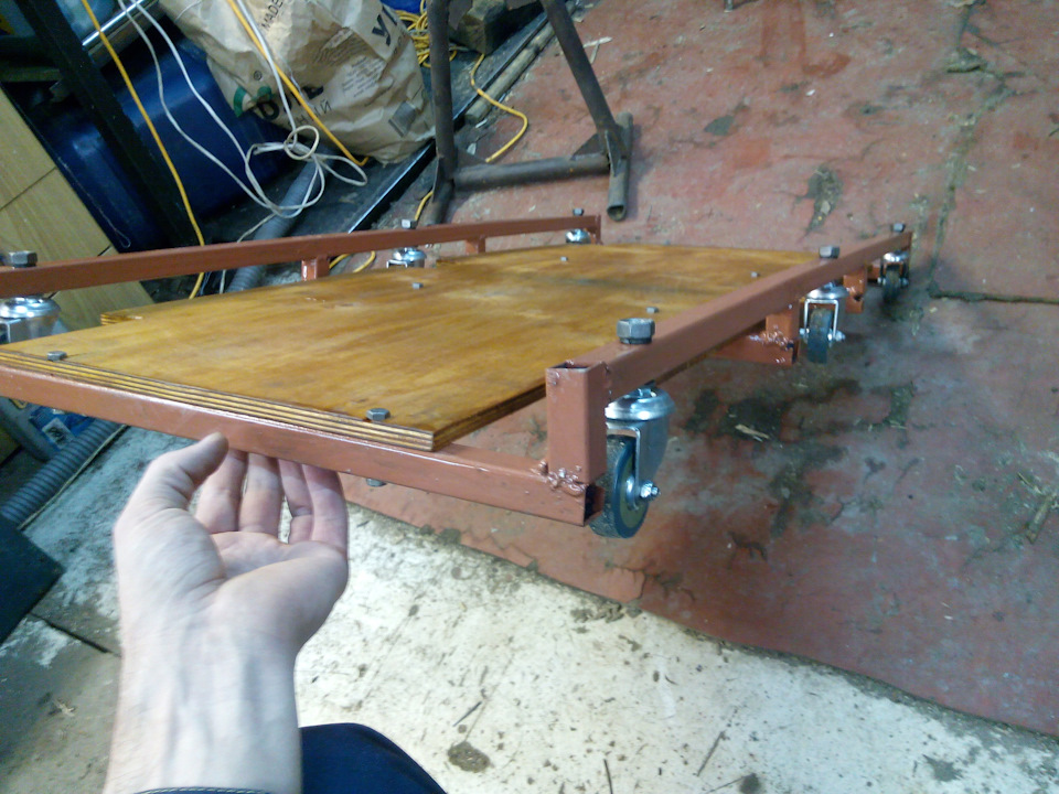 Image - Do-it-yourself rolling board for car repair