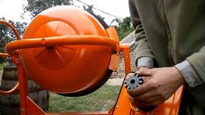 Image - Do-it-yourself concrete mixer pulley repair