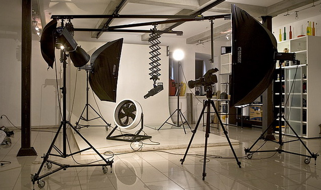 Image - DIY repair in a photo studio
