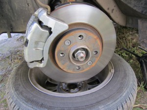 Image - Renault Logan DIY brake caliper repair