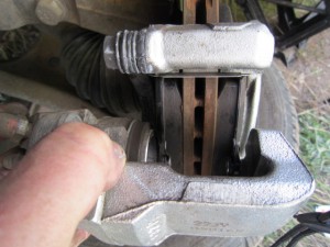 Image - Renault Logan DIY brake caliper repair