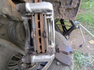 Image - Renault Logan DIY brake caliper repair