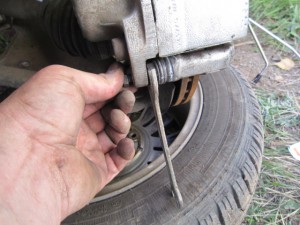Image - Renault Logan DIY brake caliper repair