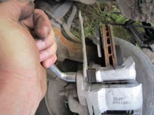 Image - Renault Logan DIY brake caliper repair