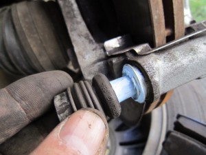 Image - Renault Logan DIY brake caliper repair