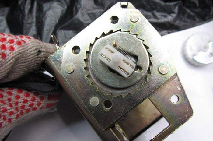 Image - DIY belt repair on trousers