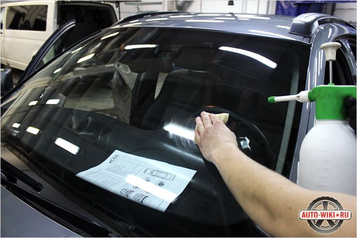 Image - DIY repair of chipped and cracked windshields