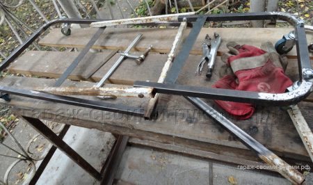 Image - Do-it-yourself sunbed for car repair