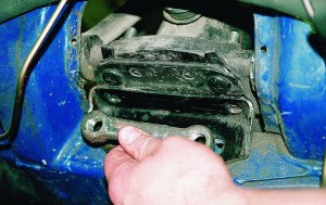 Image - Do-it-yourself gas 3110 front suspension repair