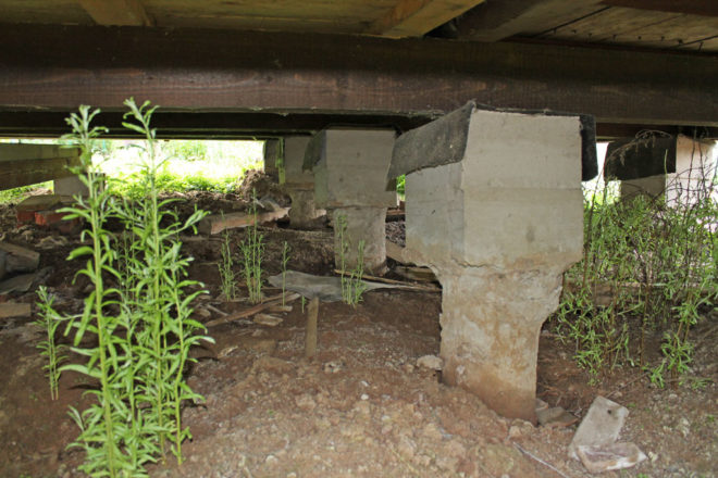 Image - DIY repair of the foundation of a wooden house