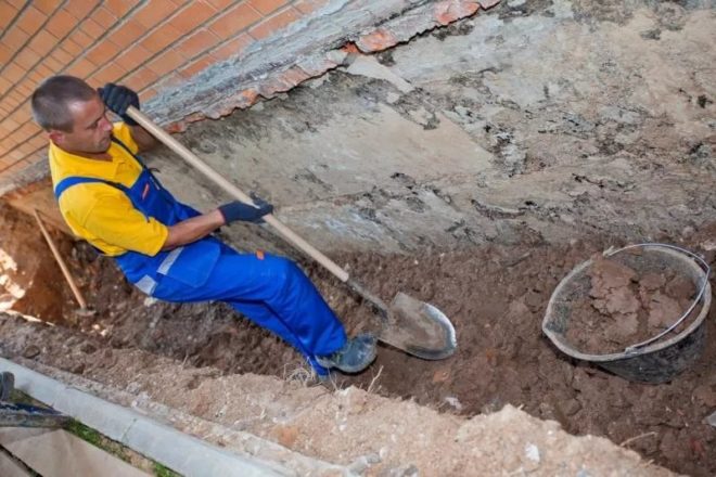 Image - DIY repair of the foundation of a wooden house