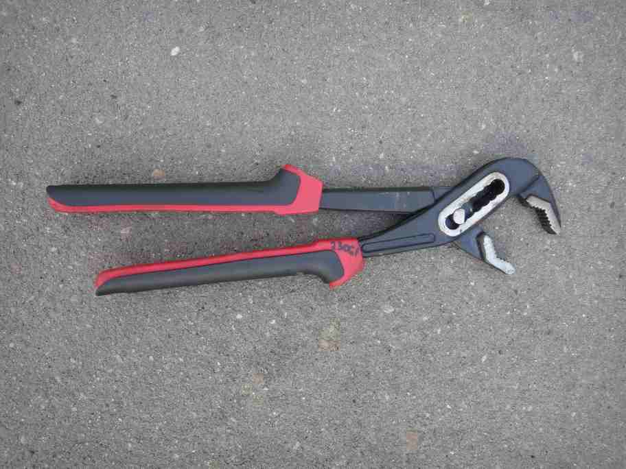 Image - Mitsubishi Lancer 9 DIY repair replacement of the lower ball