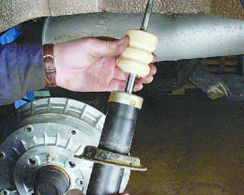 Obrázek - Svépomocná oprava zadního tlumiče VAZ 2110