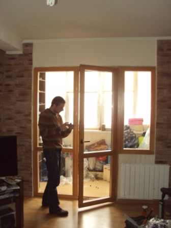 Image - DIY repair of a wooden balcony door
