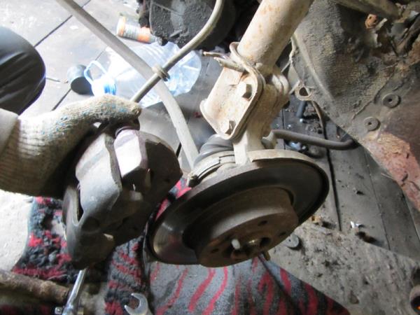 Image - DIY VAZ 2114 caliper repair