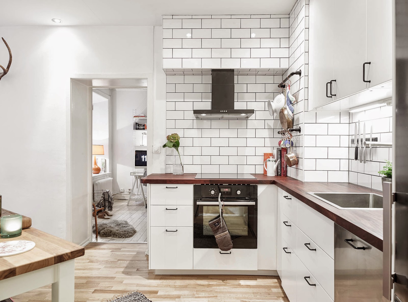 Image - DIY kitchen repair from chipboard