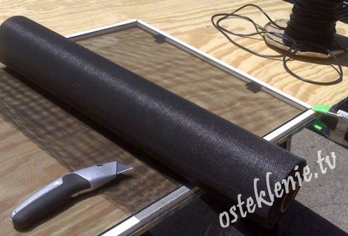 Image - Do-it-yourself repair of mosquito nets in plastic windows