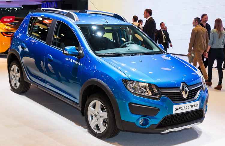 Image - Driving DIY repair Renault Sandero