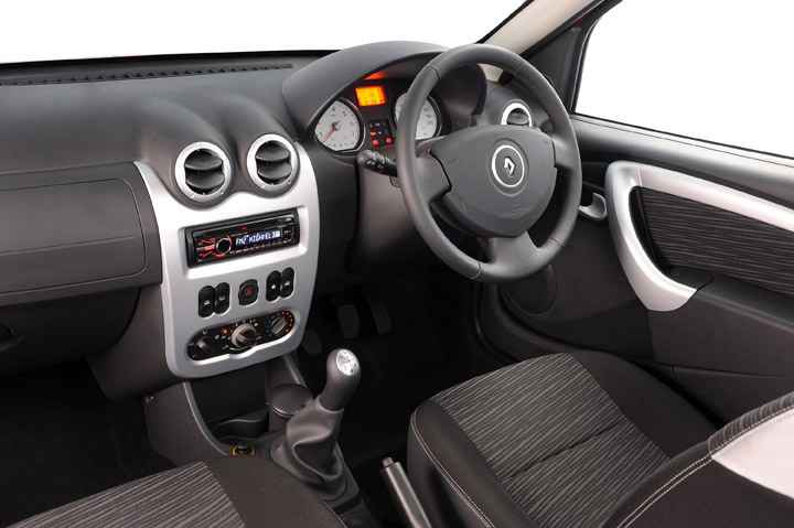 Image - Driving DIY repair Renault Sandero