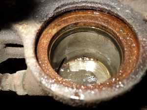 Image - DIY repair of the rear caliper of a Mitsubishi Lancer 9