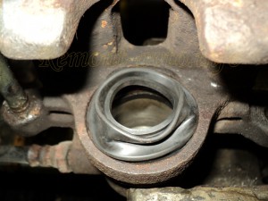 Image - DIY repair of the rear caliper of a Mitsubishi Lancer 9