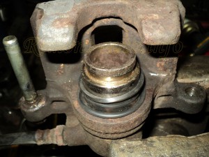 Image - DIY repair of the rear caliper of a Mitsubishi Lancer 9