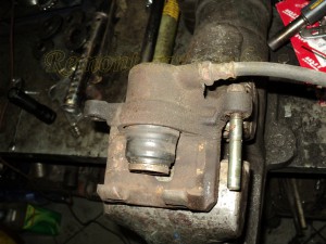 Image - DIY repair of the rear caliper of a Mitsubishi Lancer 9
