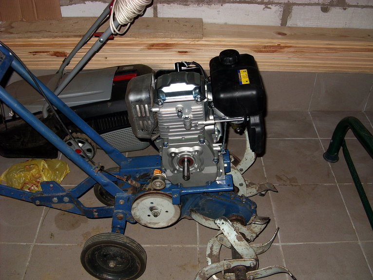 Image - Do-it-yourself mole-cultivator repair