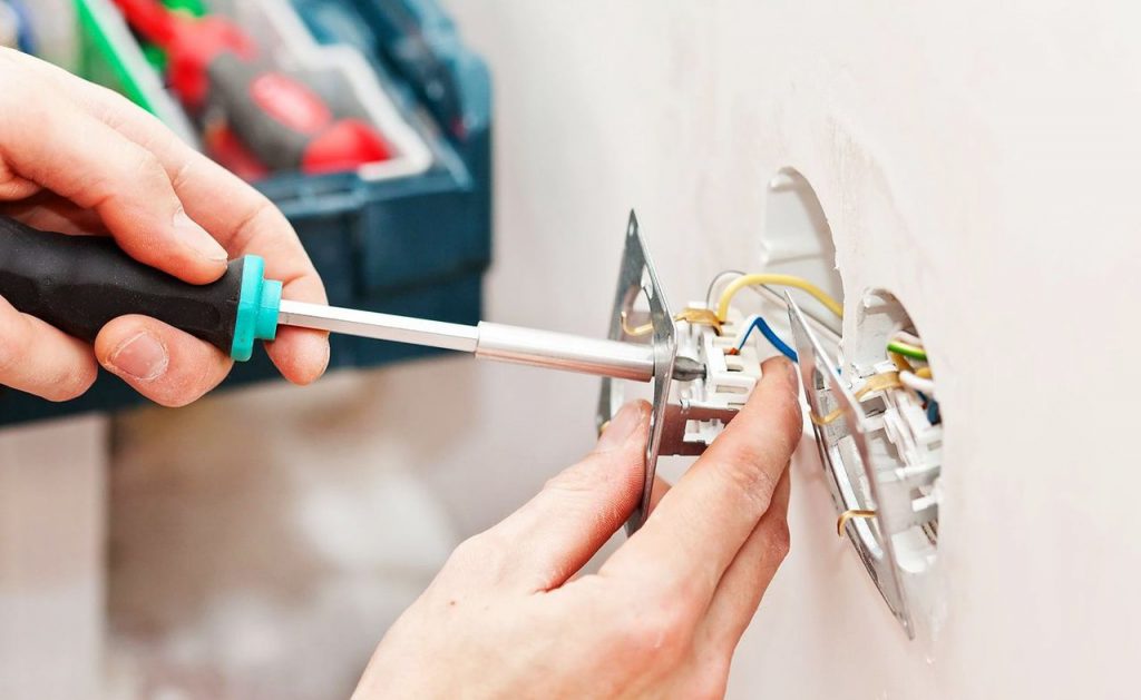 Image - DIY repair in the room