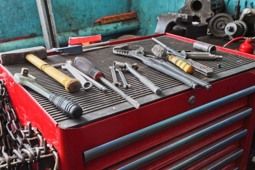 Image - Do-it-yourself car repair boxes