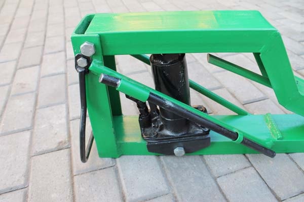 Image - Do-it-yourself rolling board for car repair