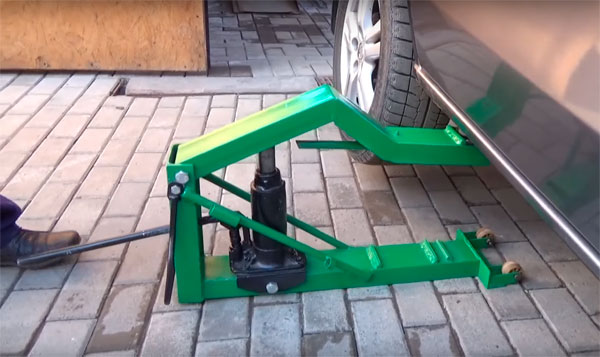 Image - Do-it-yourself rolling board for car repair